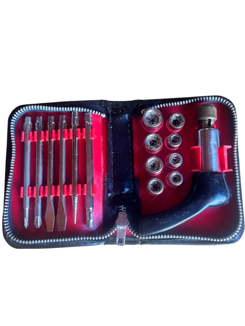Precision 19 Piece Vintage Black and Red Screwdriver Bit & Socket Set
